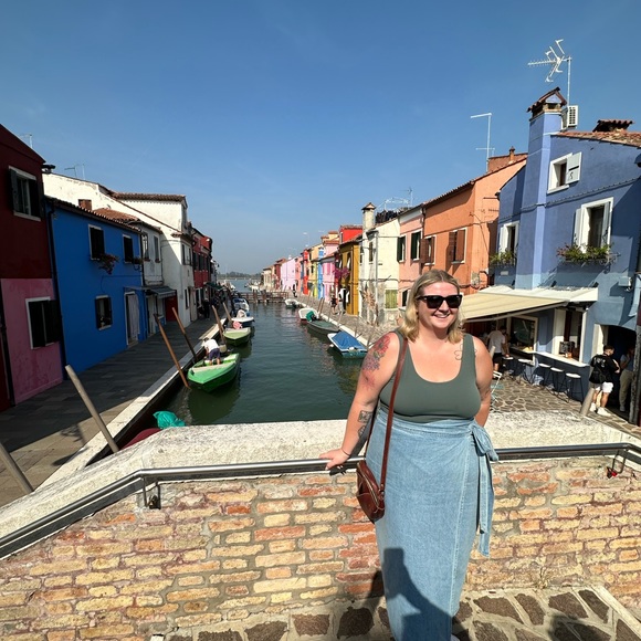 Meet your Posher, Hannah - Picture 3 of 5